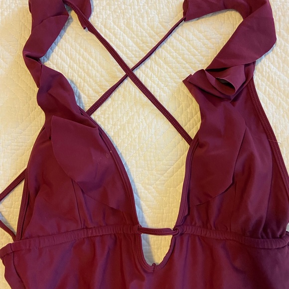 Cupshe Ruffle Bathing Suit - Picture 5 of 8